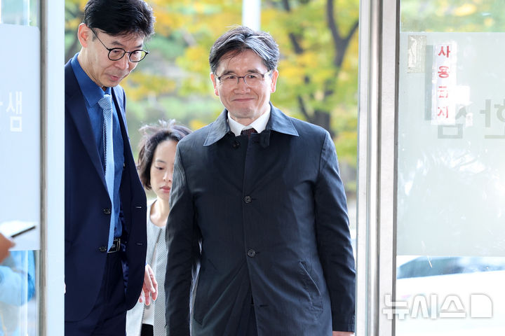 [서울=뉴시스] 조성우 기자 = 오동운 고위공직자범죄수사처(공수처) 처장이 1일 오전 서울 서초구 순직 해병 특별검사팀 사무실에서 피의자 소환 조사를 받기 위해 출석하고 있다. 2025.11.01. xconfind@newsis.com