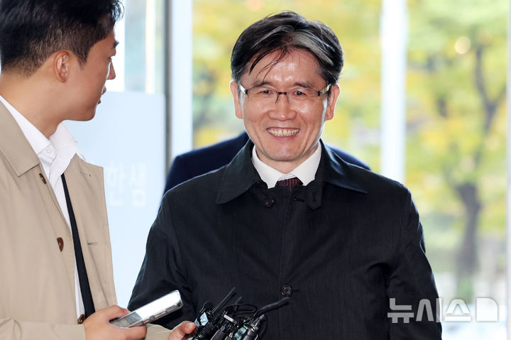 [서울=뉴시스] 조성우 기자 = 오동운 고위공직자범죄수사처(공수처) 처장이 1일 오전 서울 서초구 순직 해병 특별검사팀 사무실에서 피의자 소환 조사를 받기 위해 출석하고 있다. 2025.11.01. xconfind@newsis.com