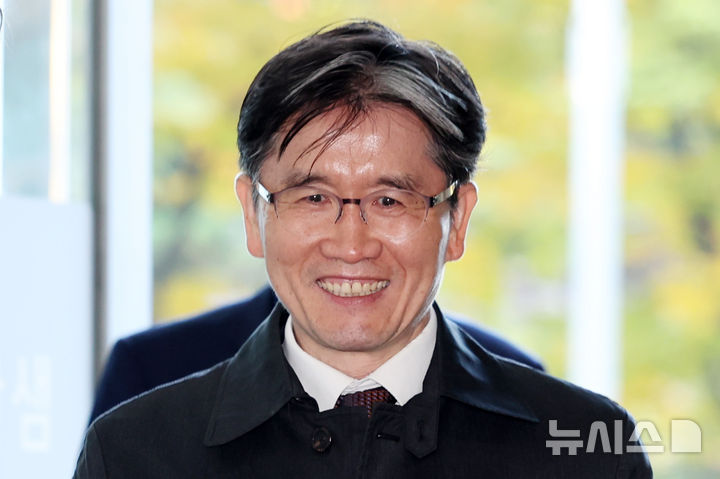 [서울=뉴시스] 조성우 기자 = 오동운 고위공직자범죄수사처(공수처) 처장이 1일 오전 서울 서초구 순직 해병 특별검사팀 사무실에서 피의자 소환 조사를 받기 위해 출석하고 있다. 2025.11.01. xconfind@newsis.com