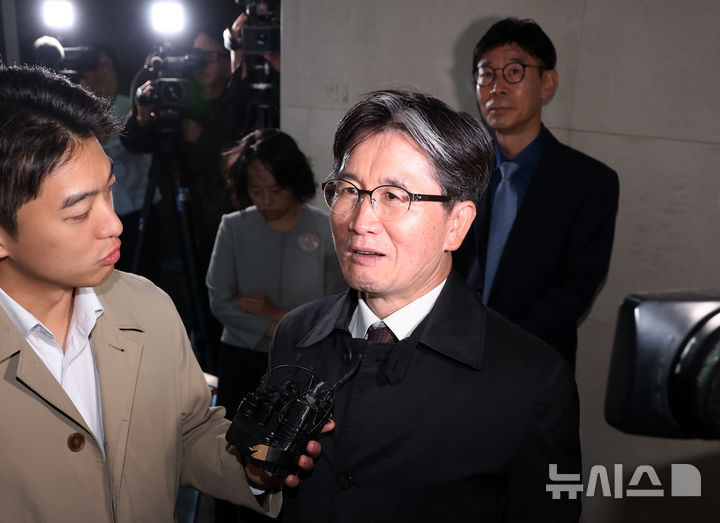 [서울=뉴시스] 조성우 기자 = 오동운 고위공직자범죄수사처(공수처) 처장이 1일 오전 서울 서초구 순직 해병 특별검사팀 사무실에서 피의자 소환 조사를 받기 위해 출석하고 있다. 2025.11.01. xconfind@newsis.com