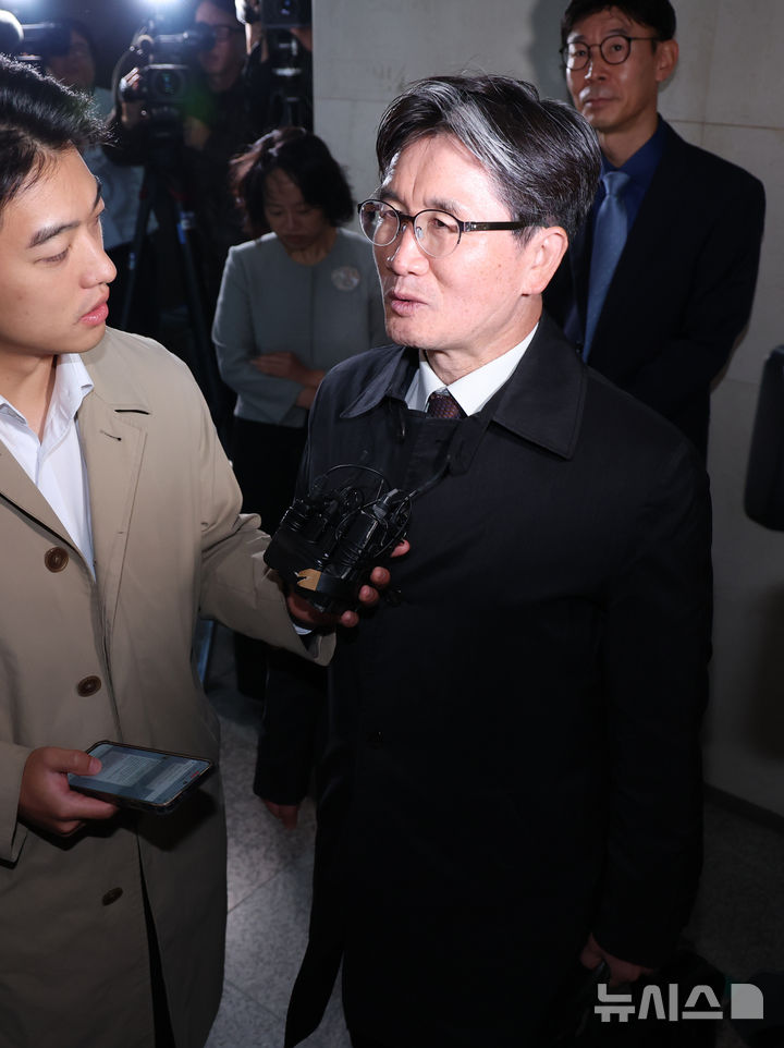 [서울=뉴시스] 조성우 기자 = 오동운 고위공직자범죄수사처(공수처) 처장이 1일 오전 서울 서초구 순직 해병 특별검사팀 사무실에서 피의자 소환 조사를 받기 위해 출석하고 있다. 2025.11.01. xconfind@newsis.com