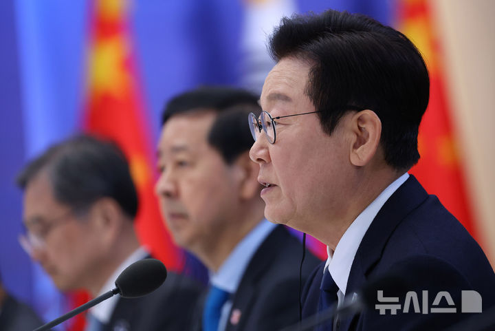 [경주=뉴시스] 최동준 기자 = 이재명 대통령이 1일 경북 경주박물관에서 열린 시진핑 국가주석과 한중 정상회담에서 발언하고 있다. 2025.11.01. photocdj@newsis.com