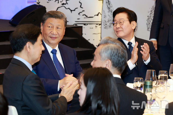 [경주=뉴시스] 고범준 기자 = 이재명 대통령과 시진핑 중국 국가주석이 1일 경북 소노캄 경주 그랜드볼룸에서 열린 한중 국빈만찬에 참석해 있다. 2025.11.01. bjko@newsis.com