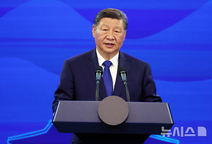 [경주=뉴시스] 고범준 기자 = 시진핑 중국 국가주석이 1일 경북 소노캄 경주 그랜드볼룸에서 열린 한중 국빈만찬에서 인사말을 하고 있다. 시 주석은 이날 저녁 2박3일 방한 일정을 마치고 귀국했다. 2025.11.01. bjko@newsis.com