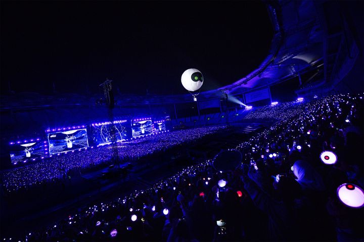 [서울=뉴시스] 방탄소년단 진 앙코르 팬콘서트에 등장한 우떠 모양의 열기구. (사진 = 빅히트 뮤직 제공) 2025.11.02. photo@newsis.com *재판매 및 DB 금지