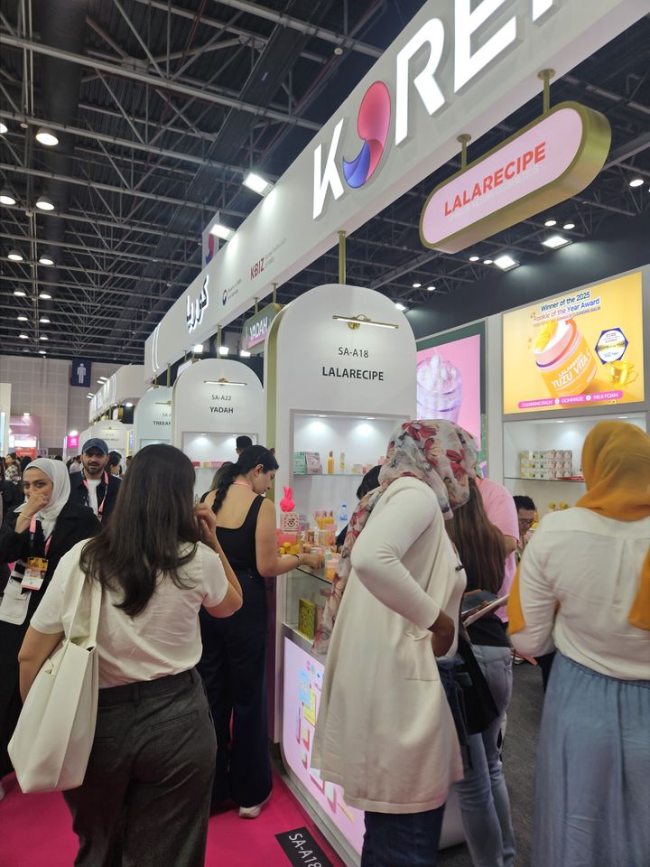 [수원=뉴시스] 두바이 뷰티월드 한국관 모습. (사진=경과원 제공) 2025.11.02. photo@newsis.com *재판매 및 DB 금지