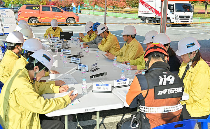 [정선=뉴시스] 정선종합경기장 실내체육관에서 열린 '정선군 재난대응 안전한국훈련'. (사진=정선군 제공) 2025.11.02. photo@newsis.com *재판매 및 DB 금지
