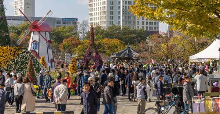 익산 천만송이 국화축제에 76만명 참여…가을 대표 축제 입증