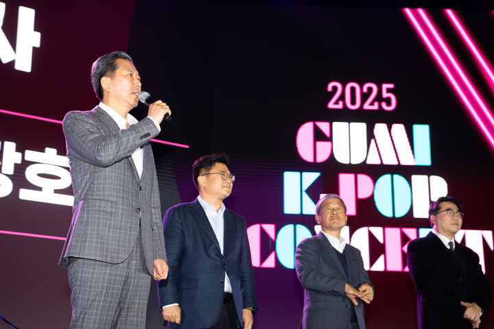 [구미=뉴시스] 문화로 페스티벌서 인사하는 김장호 시장. (사진=구미시 제공) 2025.11.02 photo@newsis.com *재판매 및 DB 금지