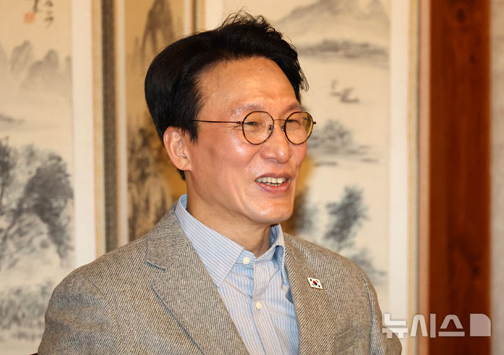 [서울=뉴시스] 김명원 기자 = 김민석 국무총리가 2일 서울 종로구 총리공관에서 열린 제2회 ‘3+α(알파)’회의에서 발언하고 있다. (공동취재) 2025.11.02. photo@newsis.com