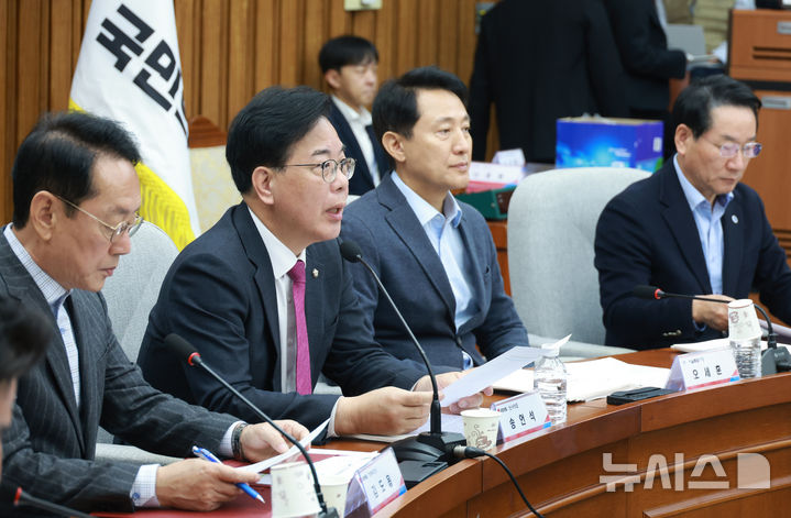 [서울=뉴시스] 고승민 기자 = 송언석 국민의힘 원내대표가 2일 서울 여의도 국회에서 열린 국민의힘-서울·인천·경기·강원 예산정책협의회에서 발언하고 있다. 2025.11.02. kkssmm99@newsis.com