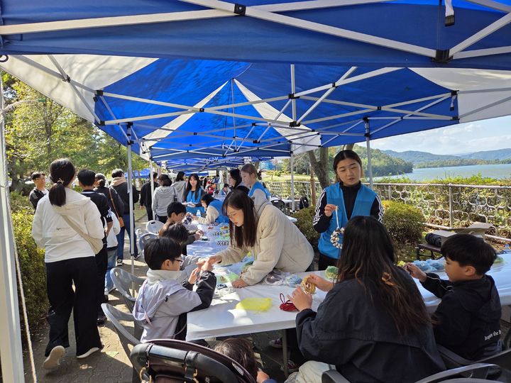 [진주=뉴시스]한국수자원공사 남강댐 지사, 2025 그린 촉촉 페스티벌.(사진=남강댐 지사 제공).2025.11.03.photo@newsis.com *재판매 및 DB 금지
