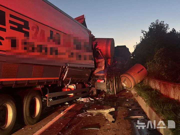 [보은=뉴시스] 사고 현장 (사진= 보은소방서 제공) 2025.11.03. photo@newsis.com *재판매 및 DB 금지