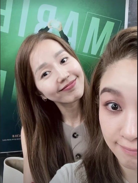 [서울=뉴시스] 그룹 '핑클' 출신 배우 이진과 옥주현이 여전한 우정을 드러냈다. (사진=옥주현 인스타그램) 2025.11.03. photo@newsis.com *재판매 및 DB 금지