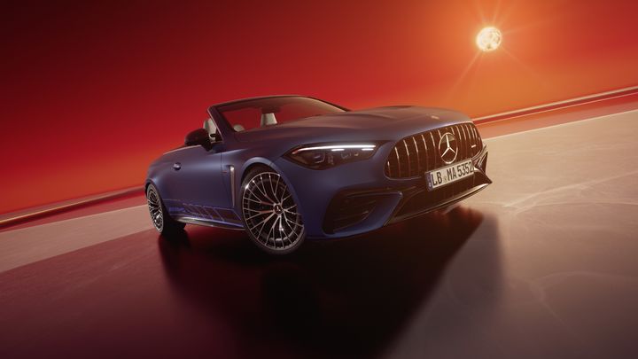 [서울=뉴시스] 메르세데스-벤츠 코리아가 오는 6일 오전 공식 온라인 스토어에서 '메르세데스-AMG CLE 53 4MATIC+ 카브리올레 리미티드 에디션'을 15대 한정 출시한다고 3일 밝혔다. (사진=메르세데스-벤츠 코리아 제공) photo@newsis.com *재판매 및 DB 금지