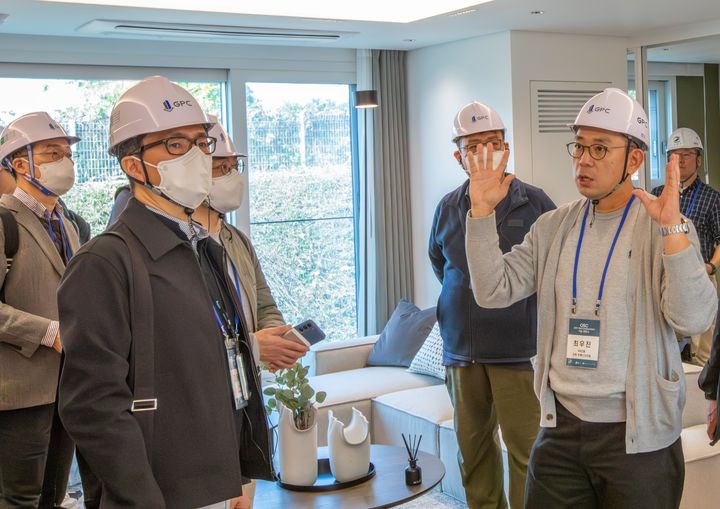 [서울=뉴시스] GS건설은 지난달 31일 충북 음성의 프리캐스트 콘크리트(PC) 제조 자회사 GPC에서 '안전·친환경·미래 주거의 혁신' OSC(Off-Site-Construction) 기술 세미나를 열었다고 3일 밝혔다. (사진=GS건설 제공) 2025.11.03. photo@newsis.com *재판매 및 DB 금지