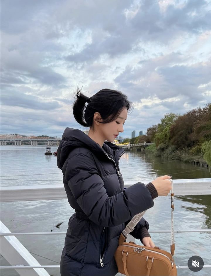 [서울=뉴시스] 서예지. (사진=서예지 인스타그램 캡처) 2025.11.03. photo@newsis.com *재판매 및 DB 금지