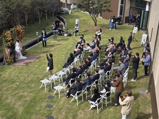 [광주=뉴시스] 국립공원공단 무등산생태탐방원이 무등산에서 개최한 결혼식. (사진=무등산 국립공원 제공. 사진은 기사와 직접 관련이 없습니다.) 2026.06.28. photo@newsis.com *재판매 및 DB 금지