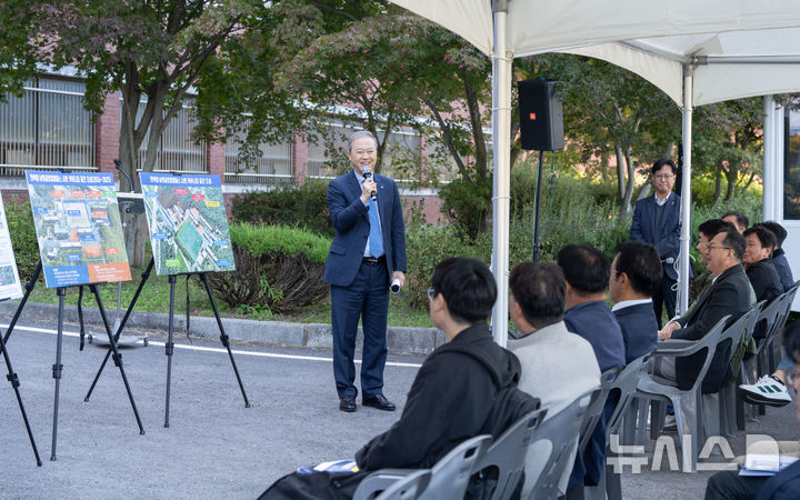 [남원=뉴시스]윤난슬 기자 = 전북대학교는 내년 본격 개교를 앞둔 '남원 글로컬캠퍼스'의 비전과 추진 현황을 공유하고 지역사회와의 협력 강화를 위한 현지 방문 간담회를 열었다고 3일 밝혔다. (사진=전북대 제공) photo@newsis.com