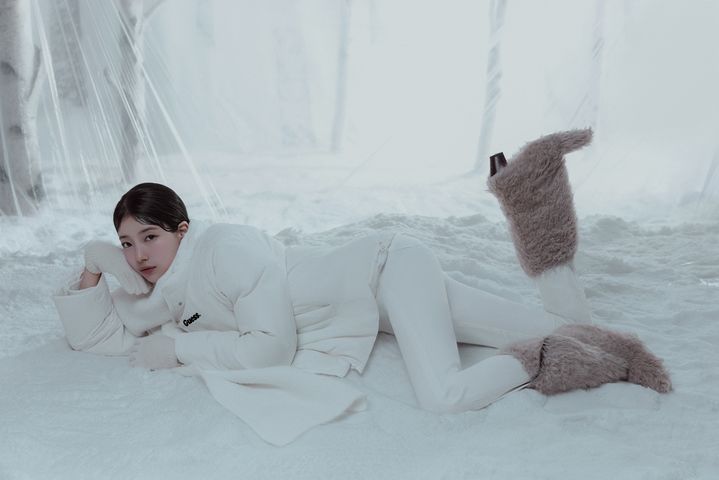 [서울=뉴시스] 토털 라이프스타일 브랜드 게스(GUESS)가 배우 수지와 함께한 2025 겨울 컬렉션 캠페인을 공개했다. (사진=게스 제공) 2025.11.03. photo@newsis.com *재판매 및 DB 금지