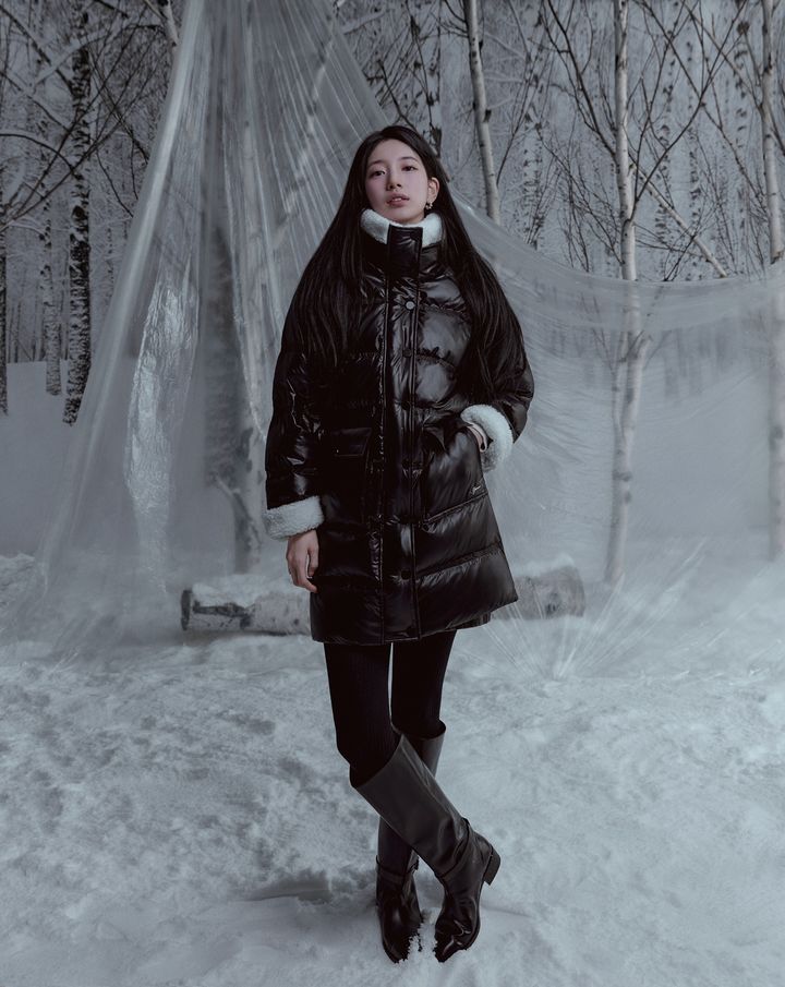 [서울=뉴시스] 토털 라이프스타일 브랜드 게스(GUESS)가 배우 수지와 함께한 2025 겨울 컬렉션 캠페인을 공개했다. (사진=게스 제공) 2025.11.03. photo@newsis.com *재판매 및 DB 금지