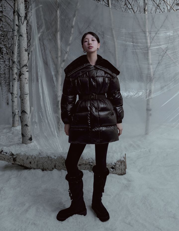 [서울=뉴시스] 토털 라이프스타일 브랜드 게스(GUESS)가 배우 수지와 함께한 2025 겨울 컬렉션 캠페인을 공개했다. (사진=게스 제공) 2025.11.03. photo@newsis.com *재판매 및 DB 금지