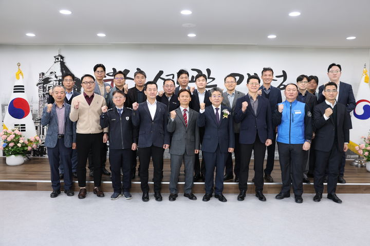 [부산=뉴시스] 부산세관은 개청 142주년을 맞아 3일 오전 새롭게 단장한 청사에서 개청 기념식을 개최했다고 밝혔다. (사진=부산세관 제공) 2025.11.03. photo@newsis.com *재판매 및 DB 금지