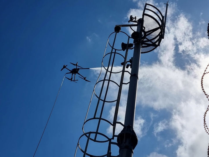 [울산=뉴시스]울산항만공사가 오는 12월부터 울산항 내 CCTV 청소에 드론을 본격적으로 투입한다. (사진=울산항만공사 제공) photo@newsis.com *재판매 및 DB 금지