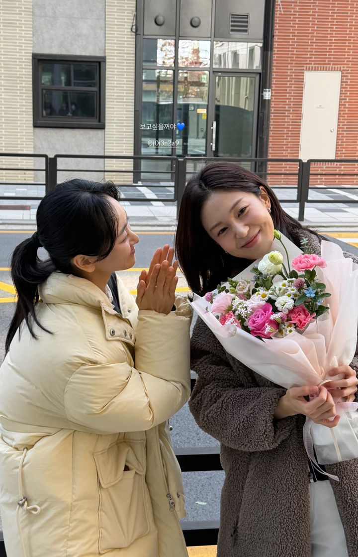 [서울=뉴시스] 배우 백진희. (사진=백진희 인스타그램 캡처) 2025.11.03. photo@newsis.com *재판매 및 DB 금지