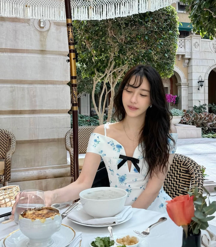 [서울=뉴시스] 배우 이지아. (사진=이지아 인스타그램 캡처) 2025.11.03. photo@newsis.com *재판매 및 DB 금지