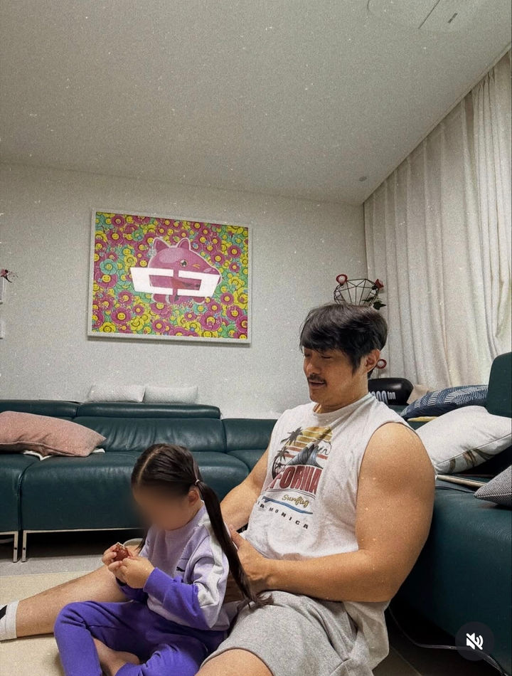 [서울=뉴시스] 가수 KCM이 딸과의 근황을 공개했다. (사진=KCM 인스타그램 캡처) 2025.11.03. photo@newsis.com *재판매 및 DB 금지