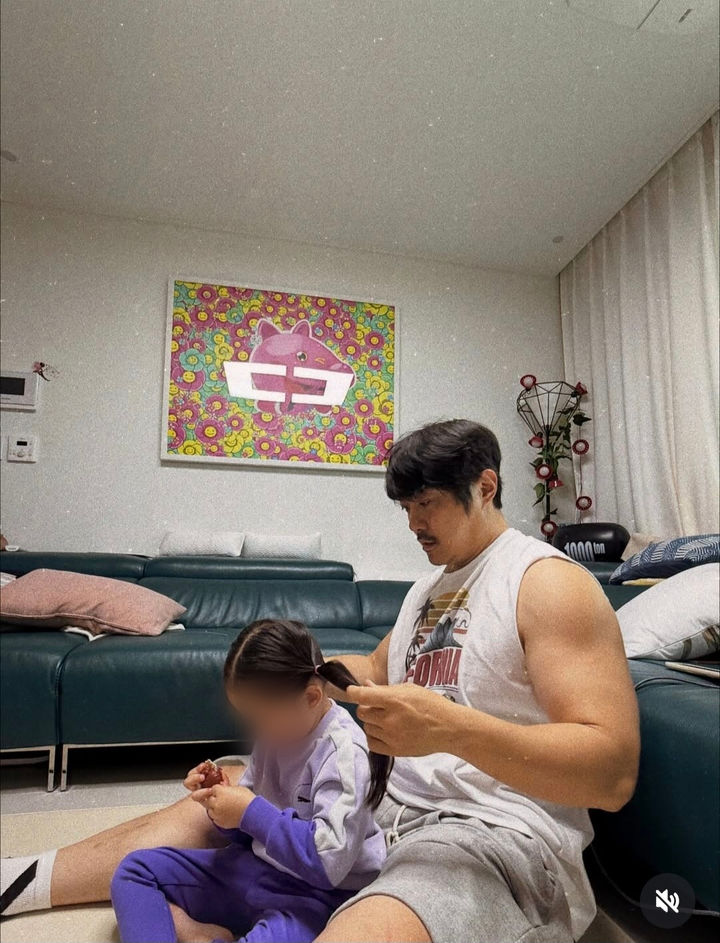 [서울=뉴시스] 가수 KCM이 딸과의 근황을 공개했다. (사진=KCM 인스타그램 캡처) 2025.11.03. photo@newsis.com *재판매 및 DB 금지