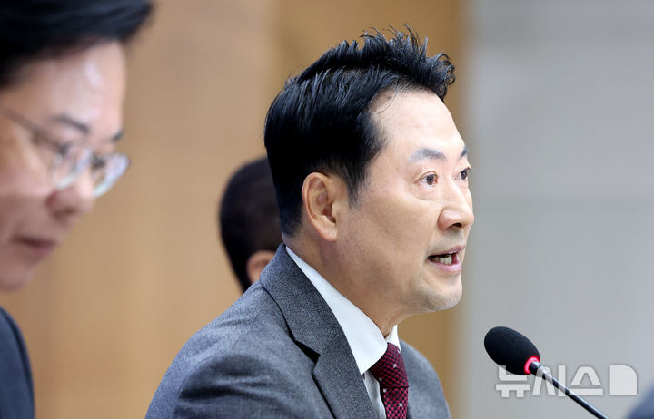 [안동=뉴시스] 이무열 기자 = 장동혁 국민의힘 대표가 3일 경북 안동시 경북도청 화백당에서 열린 국민의힘 대구·경북 지역민생 예산정책협의회에서 발언하고 있다. 2025.11.03. lmy@newsis.com