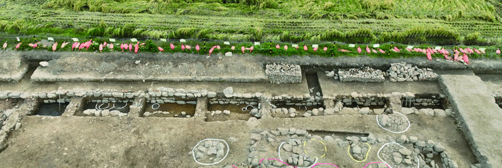 [서울=뉴시스] 나주 복암리 고려시대 관아터 동서 방향 축대와 배수로 (사진=국가유산청 제공) 2025.11.04. photo@newsisc.om *재판매 및 DB 금지