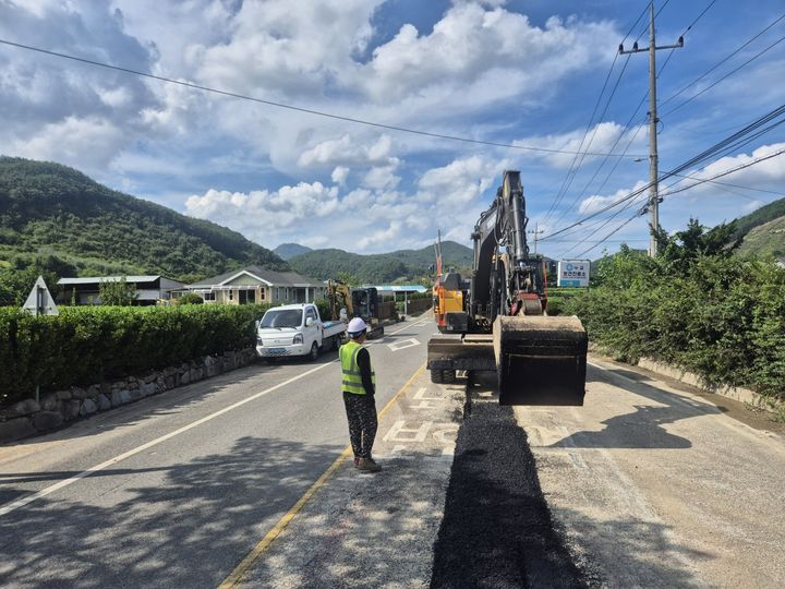 [영동=뉴시스] 충북 영동군 농어촌 생활용수 개발사업 현장. (사진=영동군 제공) 2025.11.04. photo@newsis.com *재판매 및 DB 금지