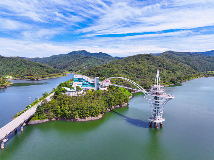 [청양=뉴시스] 충남 청양군 칠갑타워. (사진=청양군 제공) 2025.11.04. photo@newsis.com *재판매 및 DB 금지