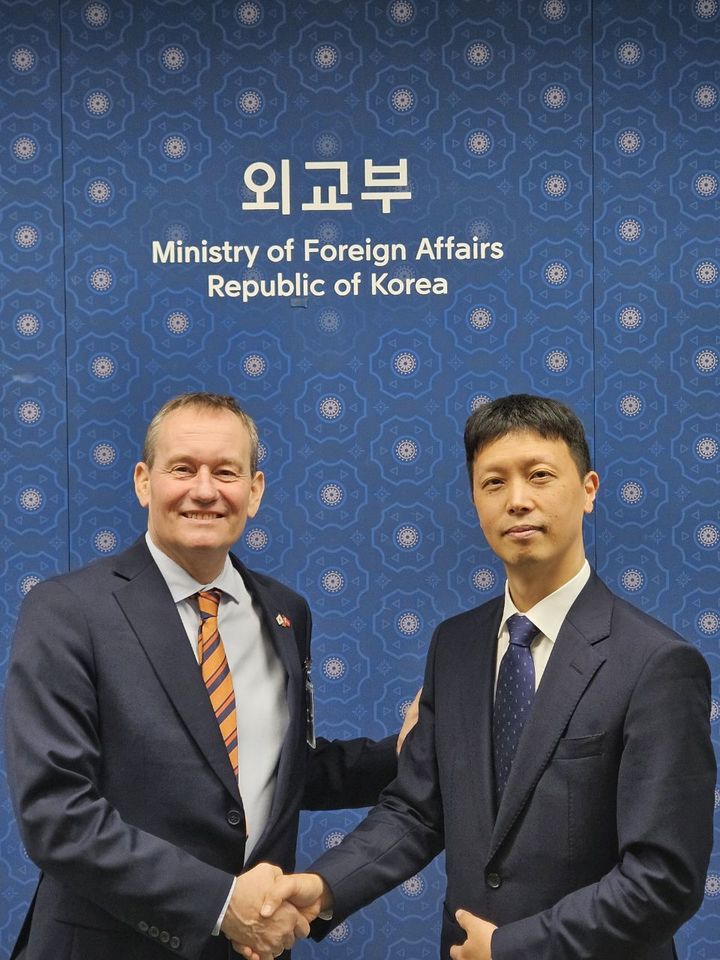 [서울=뉴시스] 윤종권 외교전략정보본부장 직무대리, 덴마크 NATO·OSCE 의회연맹 대표단 면담. (사진=외교부 제공) 2025.11.04 *재판매 및 DB 금지