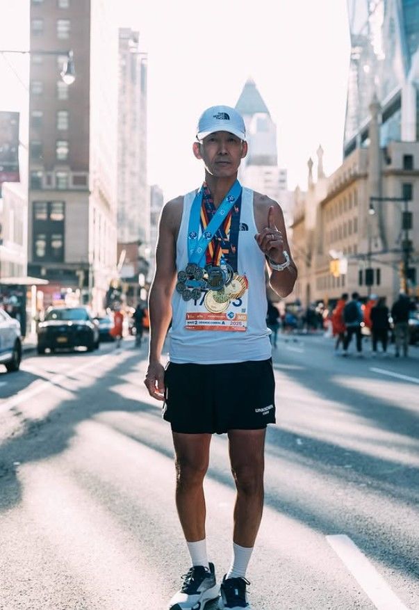 [서울=뉴시스] 힙합듀오 '지누션' 멤버 션이 세계 메이저 마라톤을 1년 안에 모두 완주했다고 알렸다. (사진=션 인스타그램) 2025.11.04. photo@newsis.com *재판매 및 DB 금지