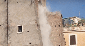 [뉴시스] 붕괴되는 콘티탑의 모습. (영상=유로뉴스) 2025.11.4 *재판매 및 DB 금지 *재판매 및 DB 금지