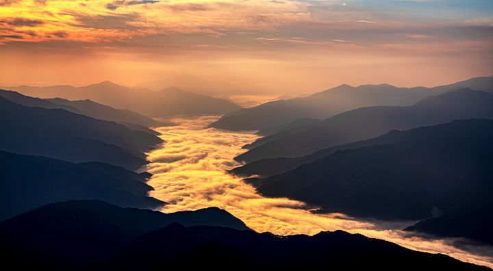 [산청=뉴시스] 지리산국립공원 황금물결은 흐르고 (사진=산청군 제공) 2025. 11. 04. photo@newsis.com *재판매 및 DB 금지