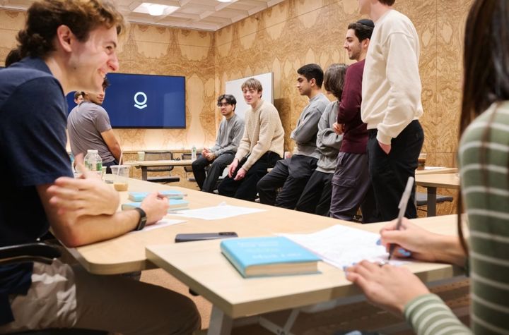 [뉴시스] 미국 AI 빅데이터 기업 팰런티어(Palantir)가 고교 졸업 직후 학생 가운데 우수 인재를 대학 학위 없이 정규직으로 채용하는 '능력주의 펠로십(Meritocracy Fellowship)' 프로그램을 시작했다. (사진 = WSJ 캡처) 2025.11.04. *재판매 및 DB 금지