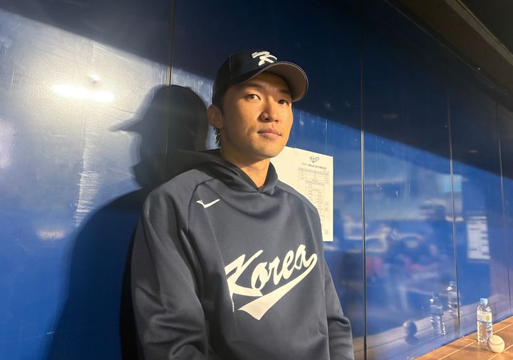 [서울=뉴시스] 신유림 기자=프로야구 LG 트윈스의 박해민이 4일 서울 고척스카이돔에서 열린 2025 K-베이스볼 시리즈 대비 3일 차 훈련을 마찬 뒤 취재진을 만나 인터뷰하고 있다. 2025.11.04. spicy@newsis.com *재판매 및 DB 금지