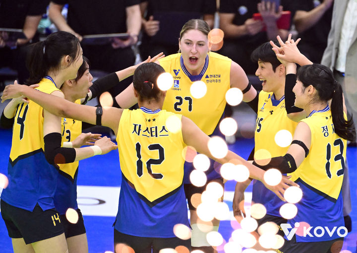 현대건설, 기업은행 꺾고 선두 도약...KB손보도 1위로(종합)