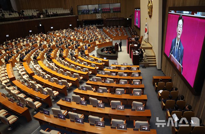 [서울=뉴시스] 고범준 기자 = 이재명 대통령이 4일 서울 여의도 국회에서 2026년도 정부 예산안에 대한 시정연설을 하고 있다. 2025.11.04. bjko@newsis.com