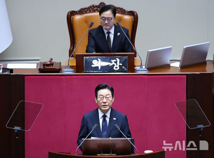 [서울=뉴시스] 고범준 기자 = 이재명 대통령이 4일 서울 여의도 국회에서 2026년도 정부 예산안에 대한 시정연설을 하고 있다. 2025.11.04. bjko@newsis.com