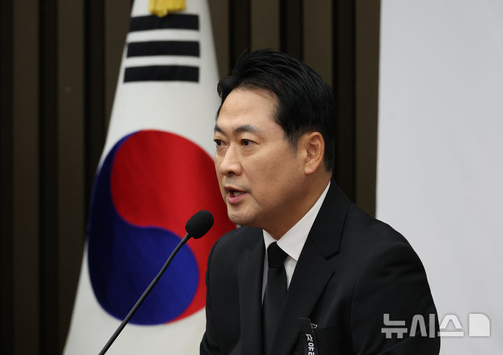 [서울=뉴시스] 김금보 기자 = 장동혁 국민의힘 대표가 4일 오전 서울 여의도 국회에서 열린 의원총회에서 발언을 하고 있다. 2025.11.04. kgb@newsis.com