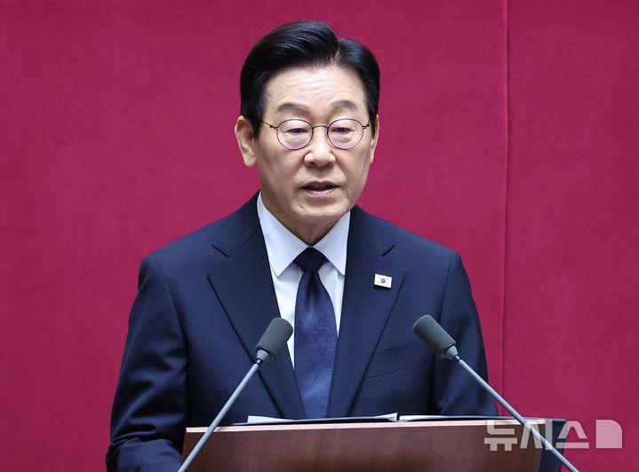 [서울=뉴시스] 고범준 기자 = 이재명 대통령이 4일 서울 여의도 국회에서 2026년도 정부 예산안에 대한 시정연설을 하고 있다. 2025.11.04. bjko@newsis.com