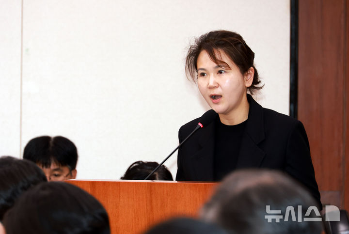 [서울=뉴시스] 고승민 기자 = 전지현 양육비이행관리원장이 4일 서울 여의도 국회에서 열린 성평등가족위원회의 성평등가족부 등 국정감사에서 업무보고를 하고 있다. 2025.11.04. kkssmm99@newsis.com