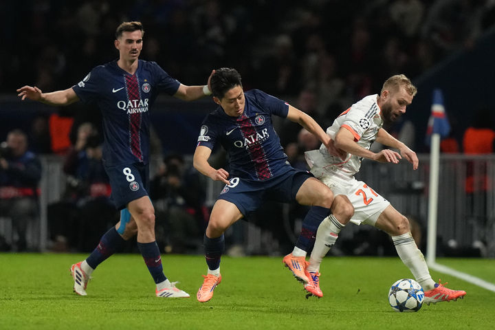[파리=AP/뉴시스]이강인 도움 기록한 PSG, 뮌헨에 1-2 패배. 2025.11.04.
