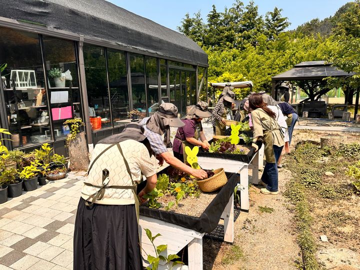 [진주=뉴시스]경남도농업기술원, 치유농업 활동 모습.(사진=경남농업기술원 제공).2025.11.05.photo@newsis.com *재판매 및 DB 금지